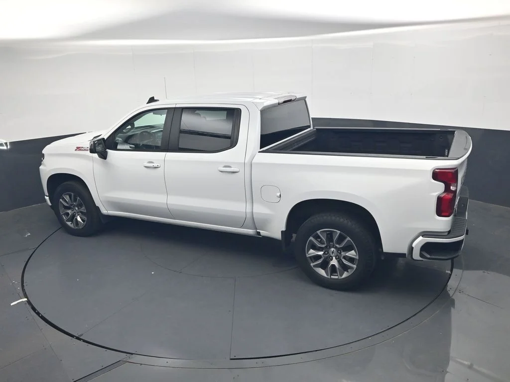 Used 2022 White Chevrolet RST image 37