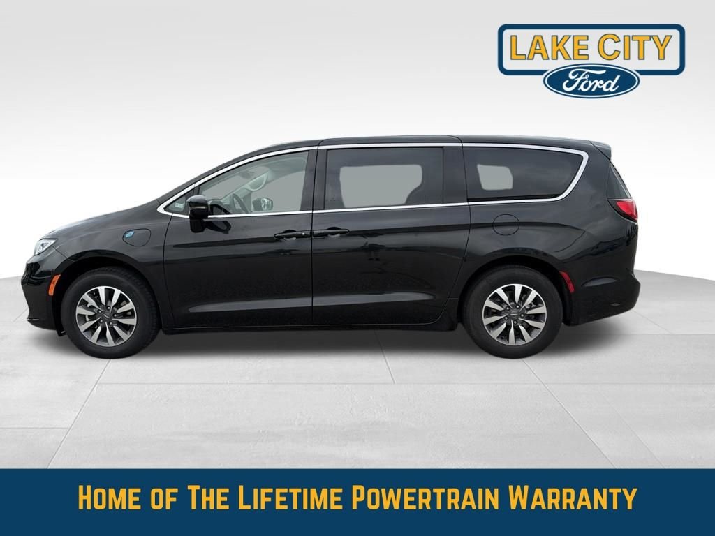 Used 2024 Chrysler Pacifica PHEV Select with VIN 2C4RC1S77RR102834 for sale in Lake City, Minnesota