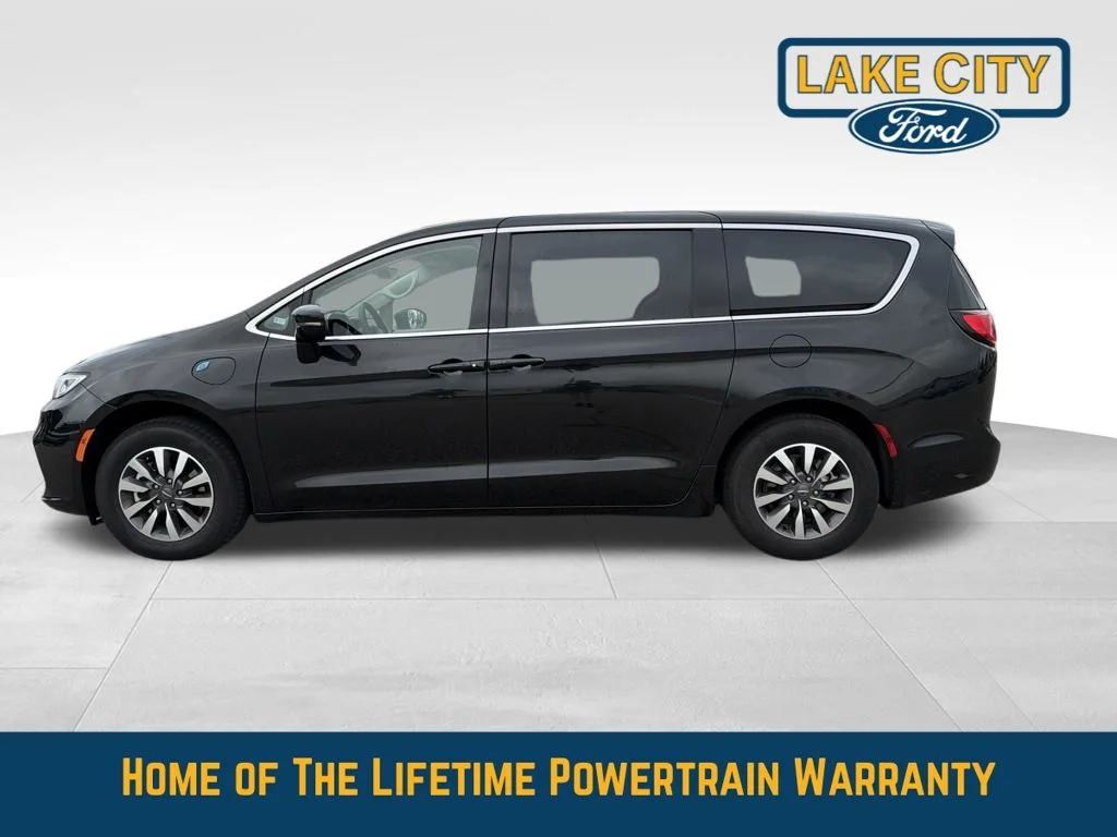Used 2024 Chrysler Pacifica PHEV Select with VIN 2C4RC1S77RR102834 for sale in Lake City, Minnesota