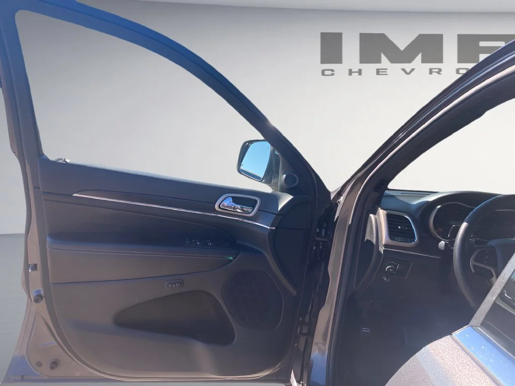 Used 2014  Jeep Limited image 16