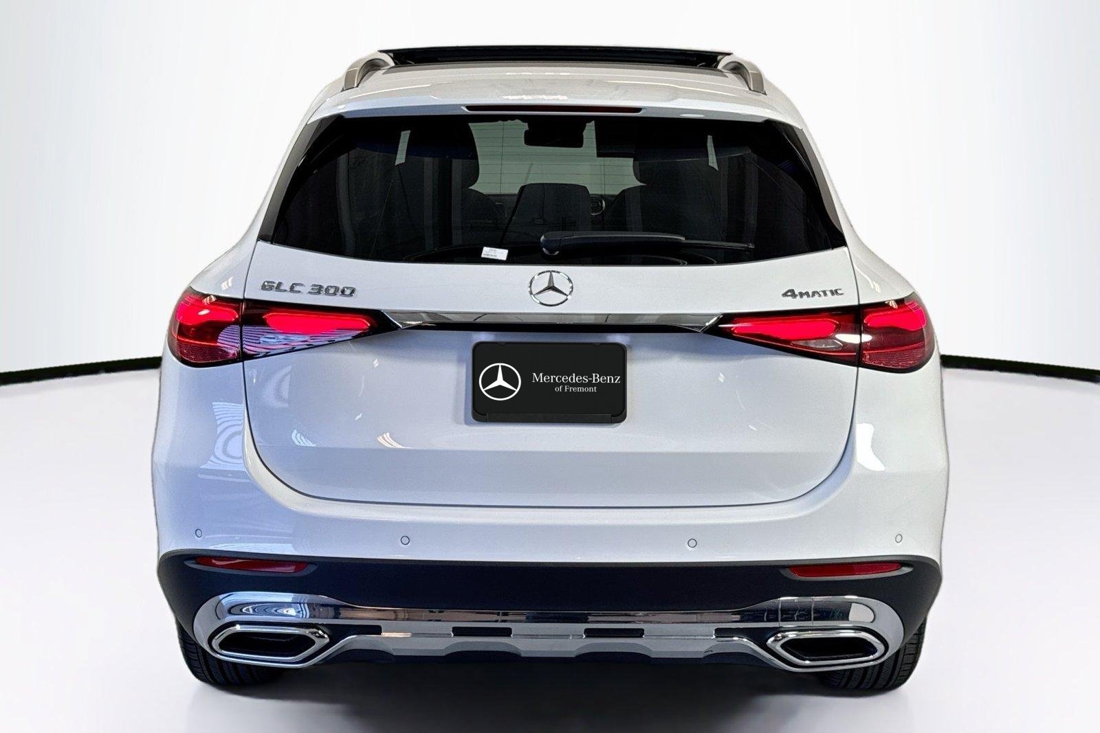New 2026 Manufaktur Moonlight White Metallic Mercedes-Benz GLC 300 image 6