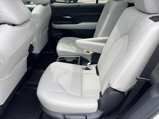 Certified Used 2025 WIND CHILL PEARL Toyota Limited image 36