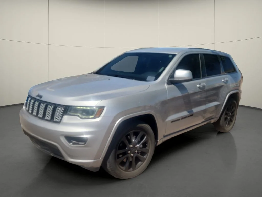 Used 2021 Silver Jeep Laredo X image 3