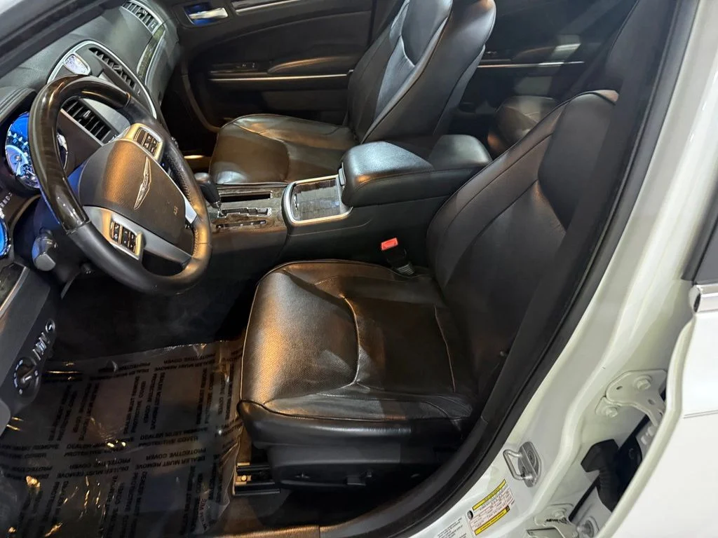 Used 2011 Ivory Chrysler Base image 23