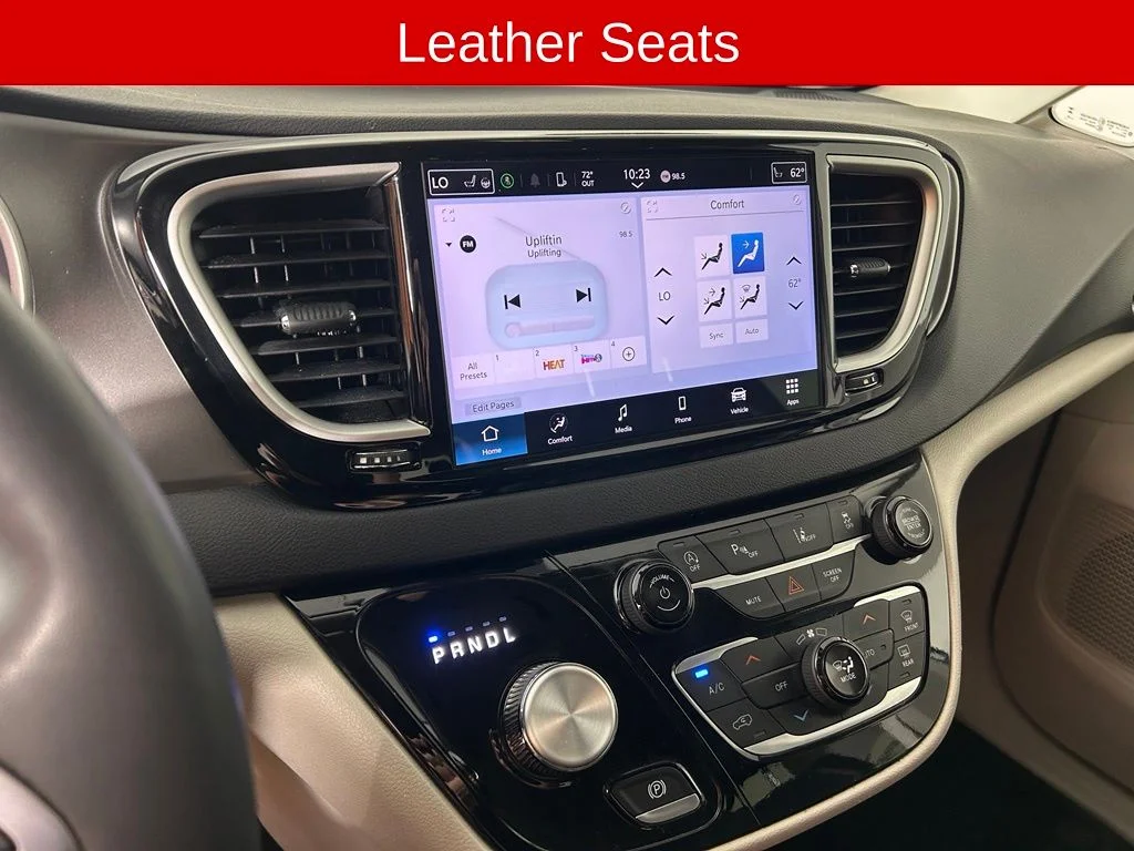 Used 2024 Silver Chrysler Touring L image 3