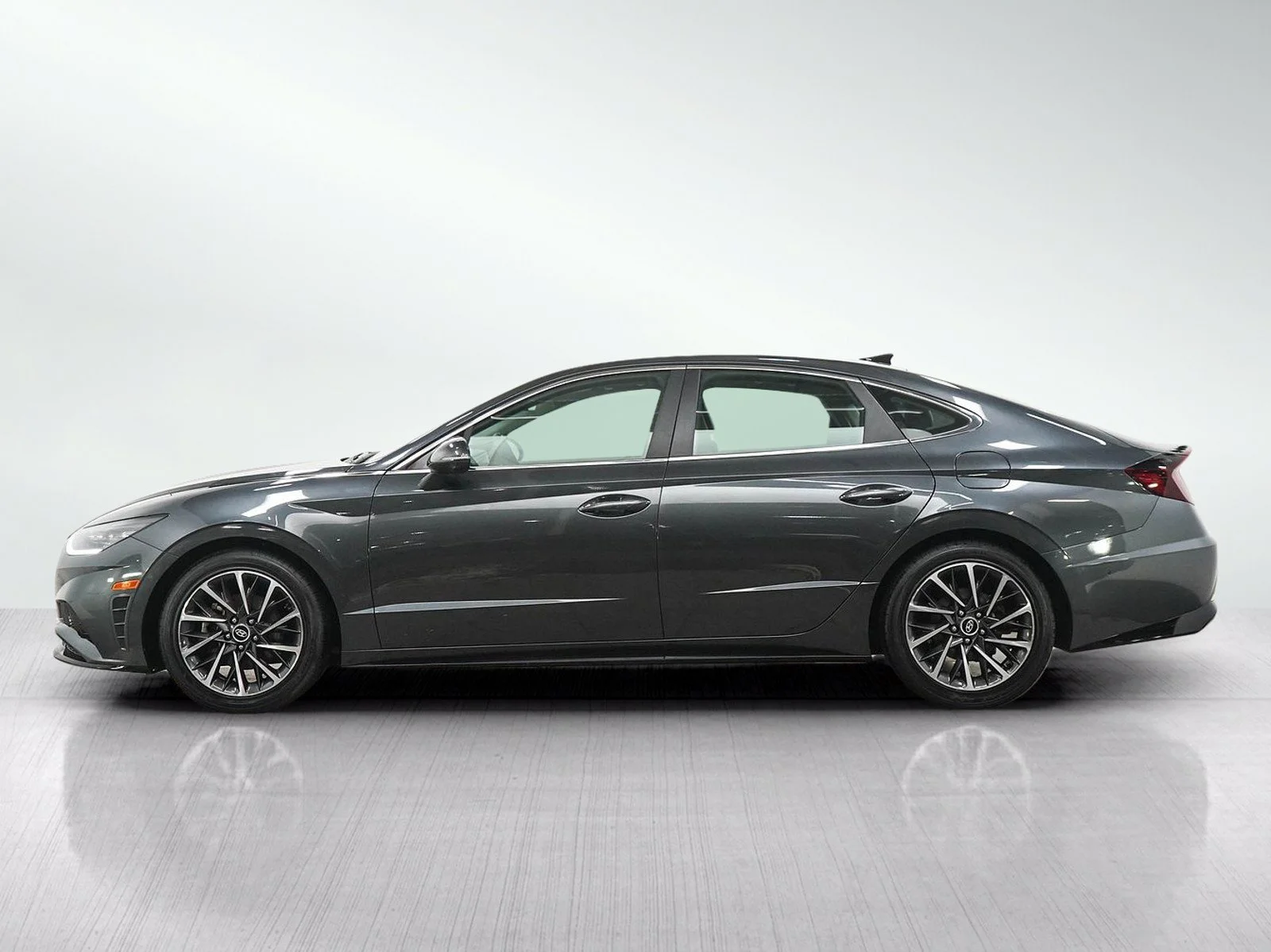 Used 2022 Hyundai Sonata Limited with VIN KMHL34J22NA197536 for sale in Burnsville, Minnesota