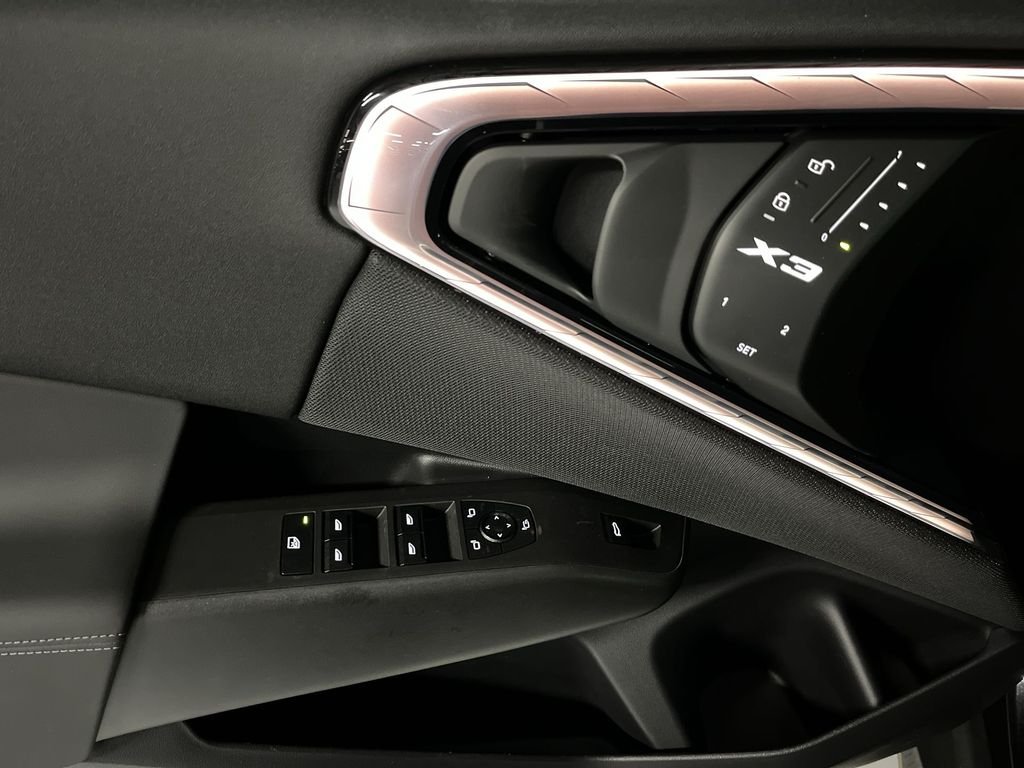 2025 BMW X3 30 - Photo 13