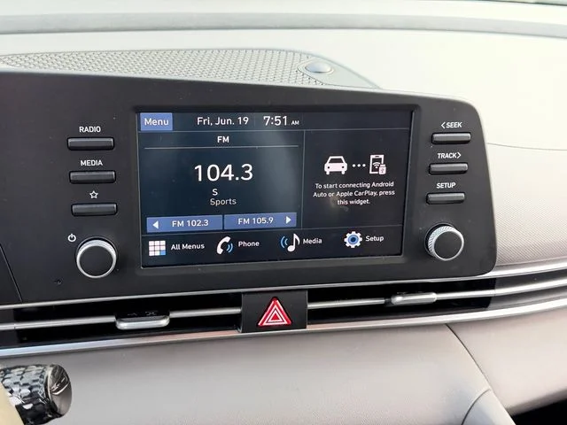 Used 2024 Metal Hyundai SE image 17