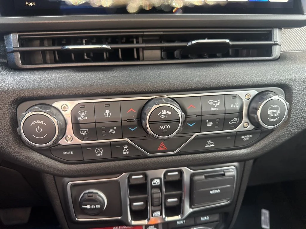 2025 Jeep Wrangler 4-Door Willys - Photo 24