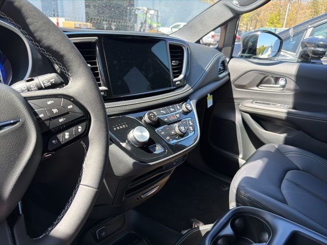 2026 Chrysler Pacifica Select - Photo 22
