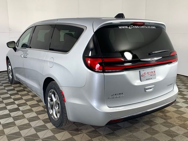 Used 2024 Silver Chrysler Limited image 15