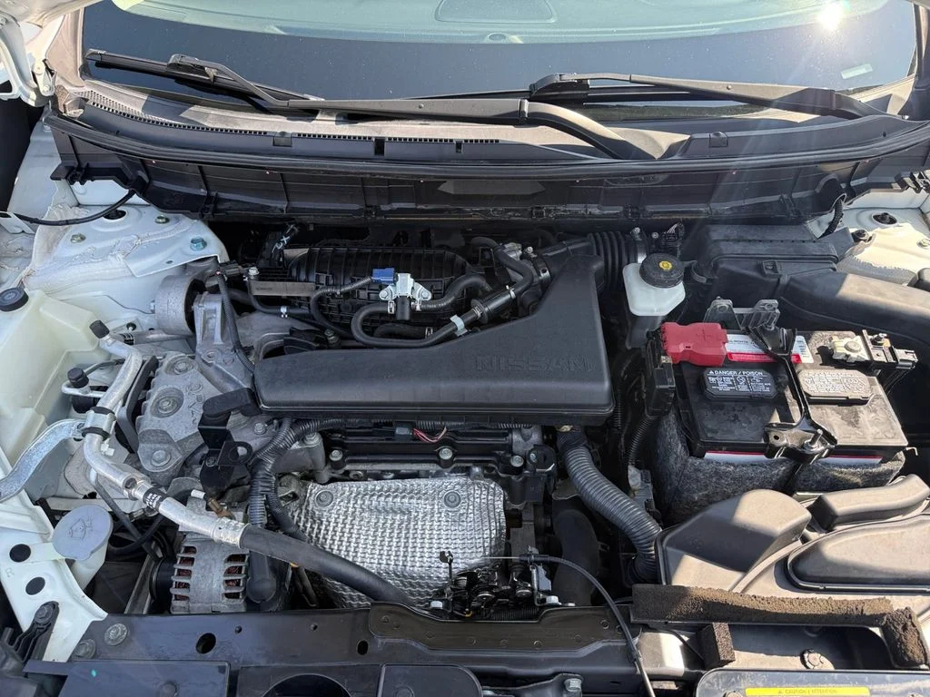 Used 2018 White Nissan SL image 14