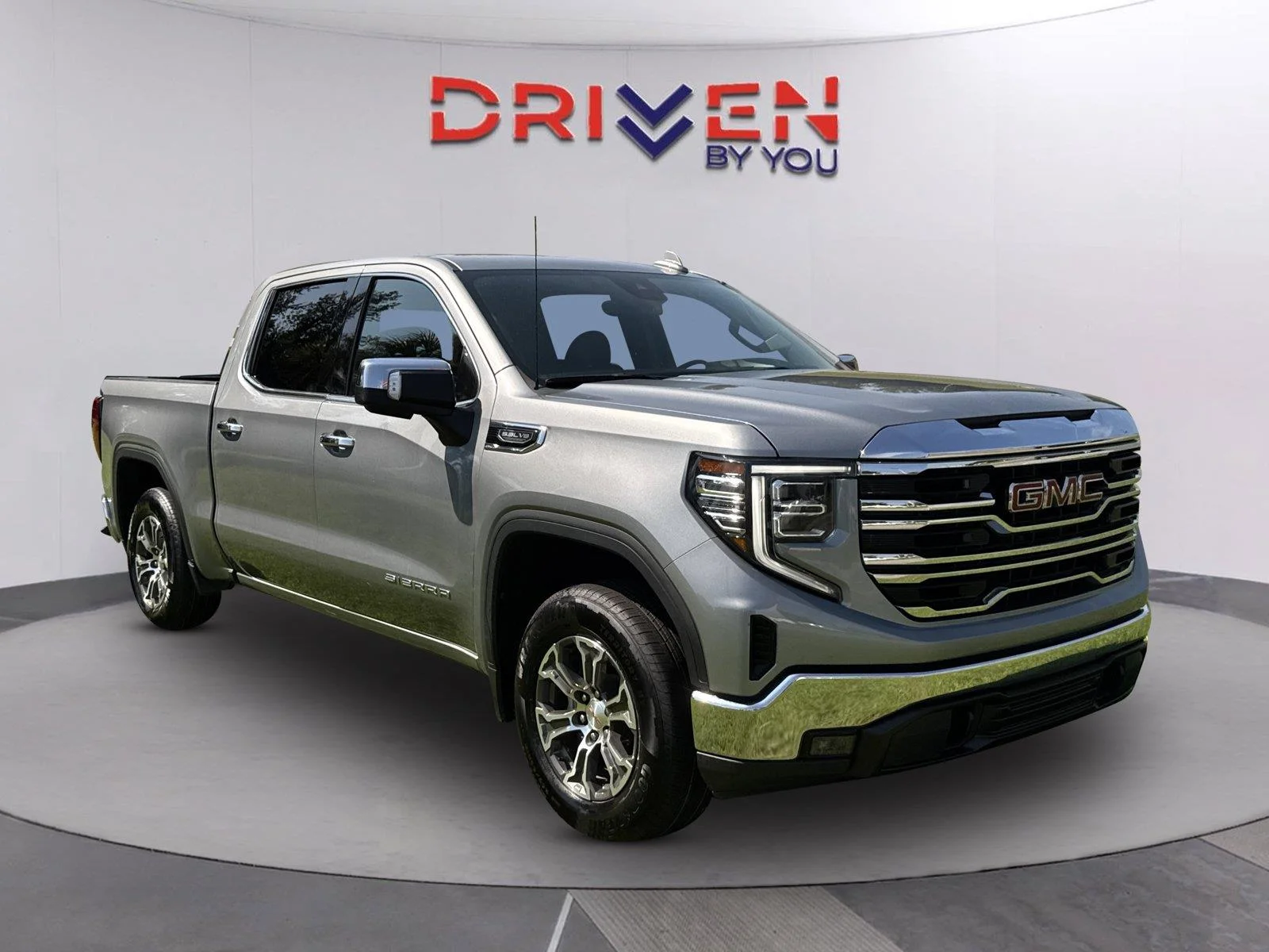 Used 2025 Sterling Metallic GMC SLT image 1