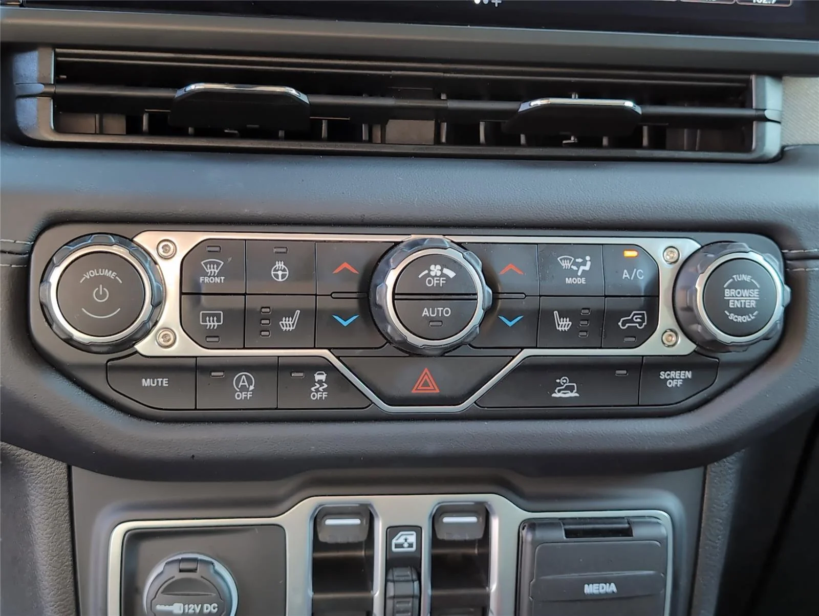 Used 2025 Black Clearcoat Jeep Sahara image 20