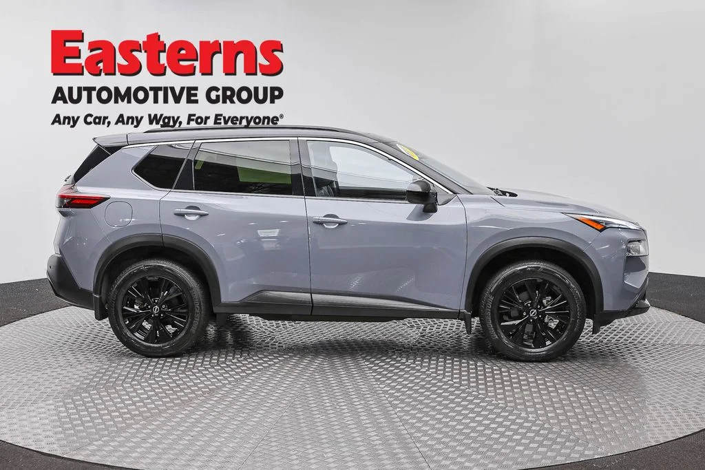 Used 2023 Gray Nissan SV image 4