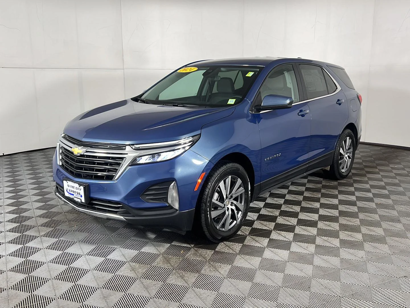 Used 2024 Lakeshore Blue Metallic Chevrolet LT image 6