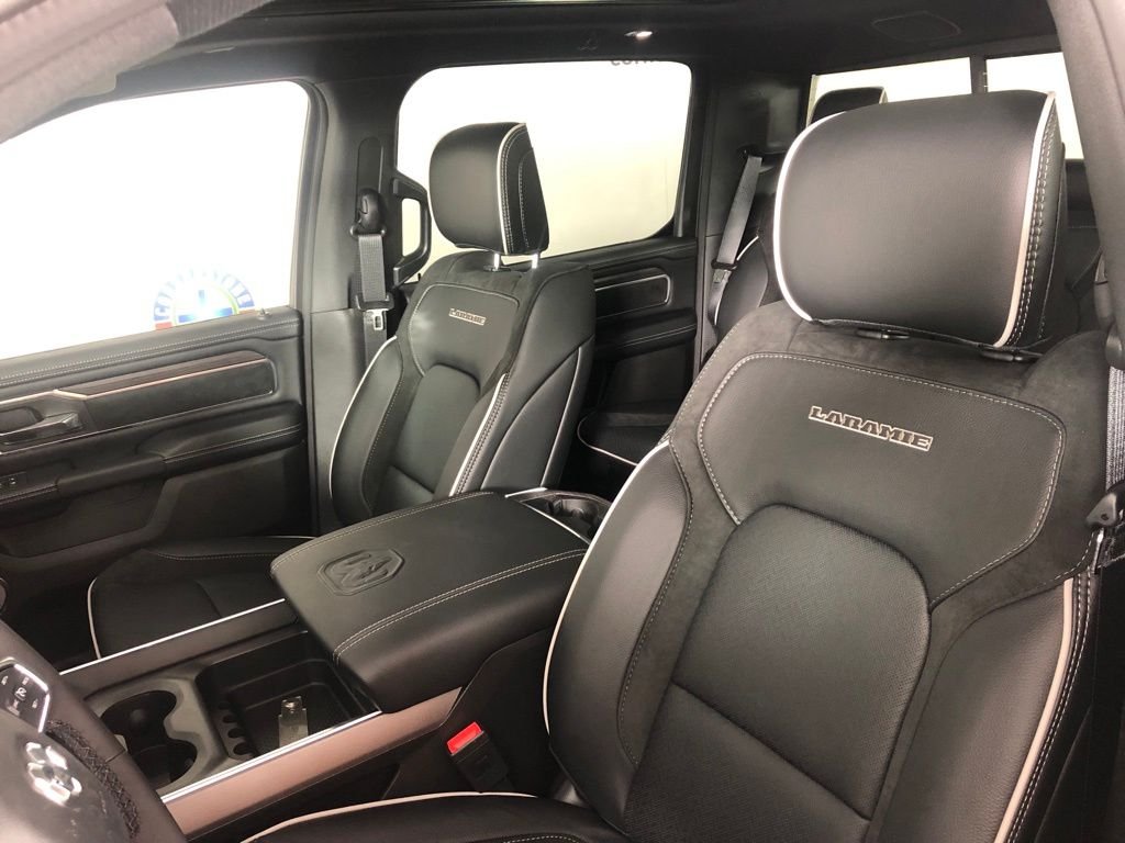 New 2026 Granite Crystal Metallic Clear-Coat Exterior Paint RAM Laramie image 33