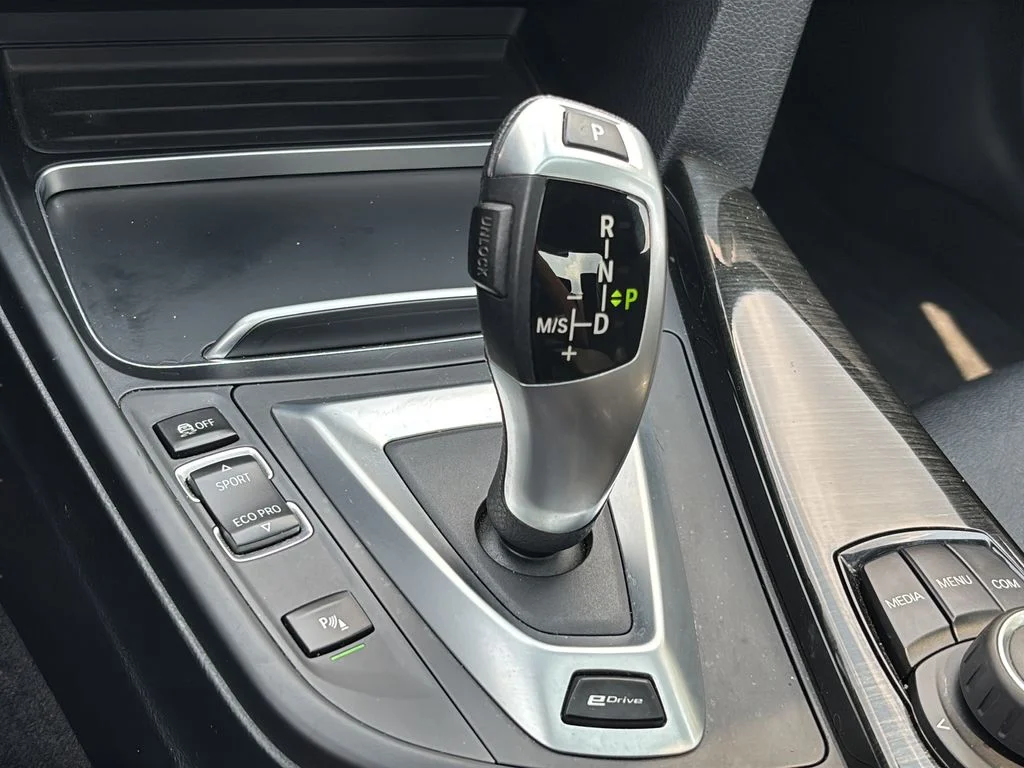 Used 2018 Alpine White BMW 330e iPerformance image 30