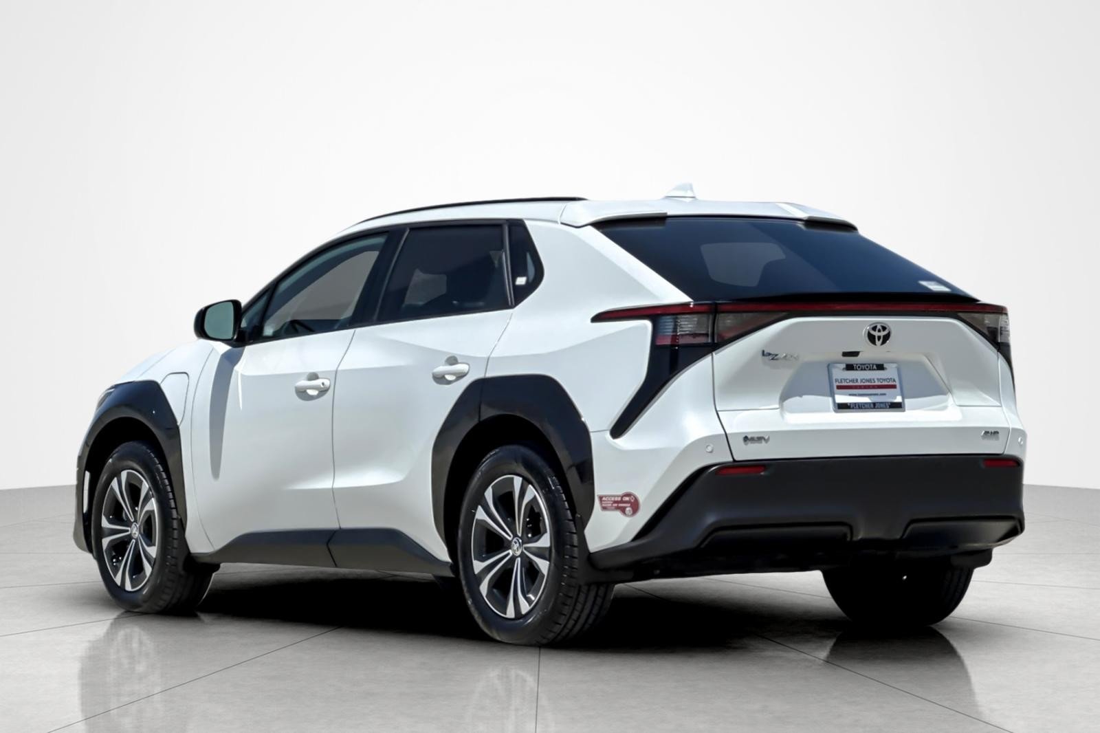 Certified Used 2024 Wind Chill Pearl Toyota XLE image 3