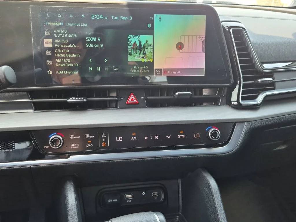 Used 2025 White Kia X-Line image 36