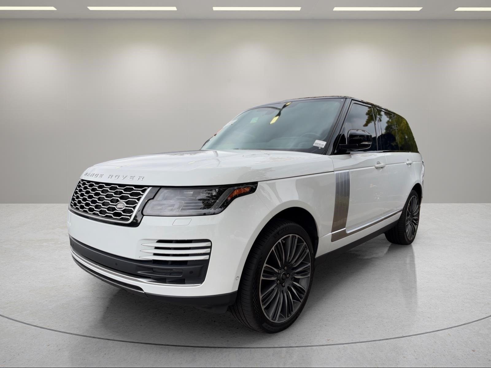 Used 2021 Fuji White Land Rover P525 Westminster image 3