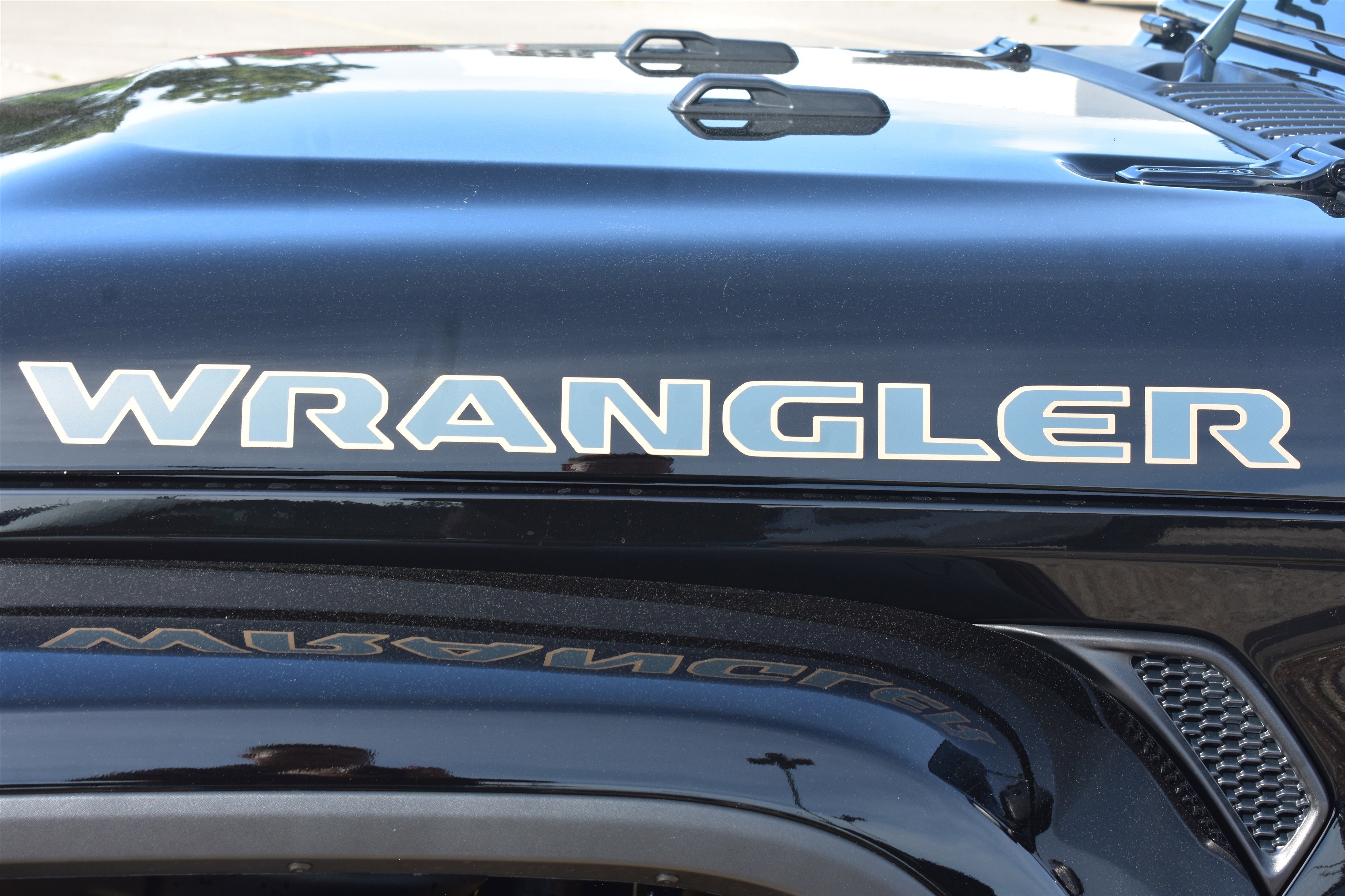 New 2026 Black Clear-Coat Exterior Paint Jeep 85th Anniversary image 11