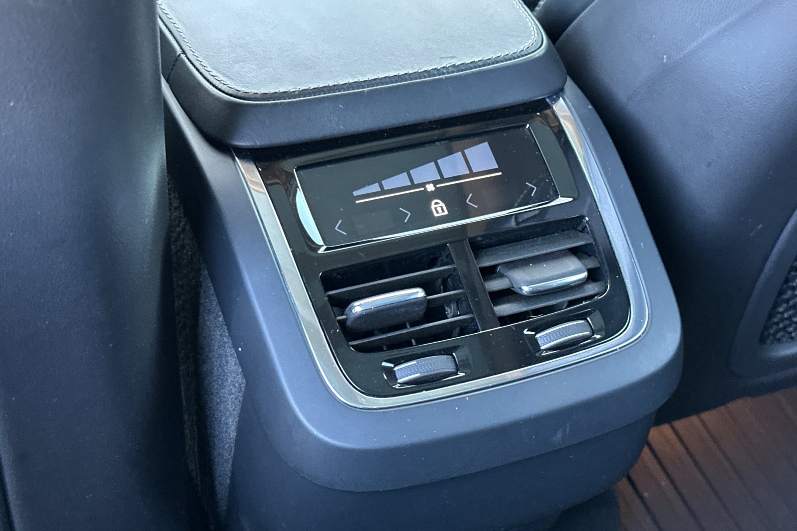Used 2018 Black Volvo T6 Inscription image 13