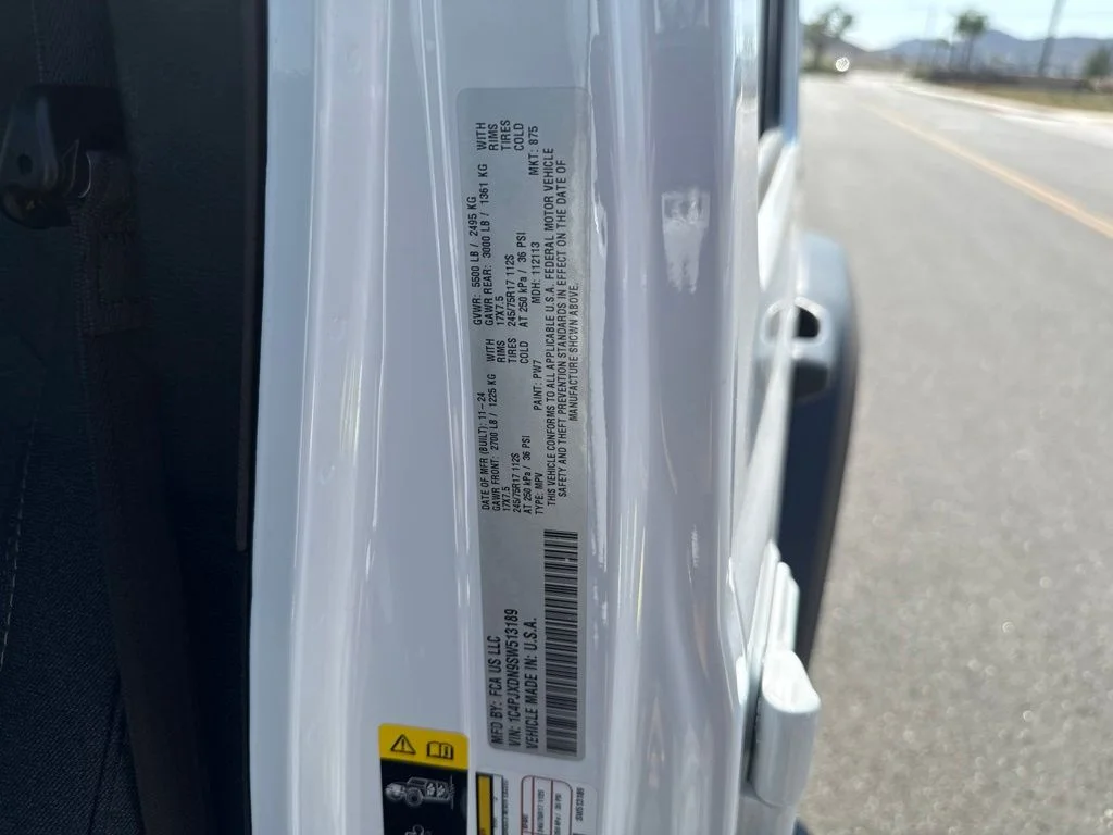 Used 2025 White Jeep Sport S image 22