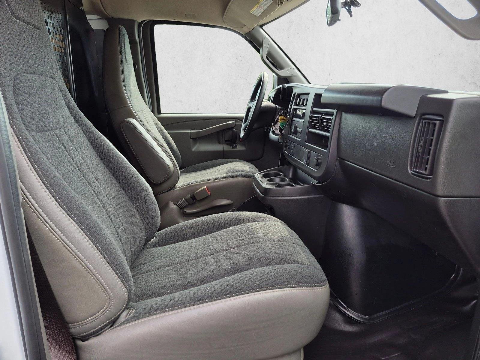 Used 2025 Summit White GMC  image 20