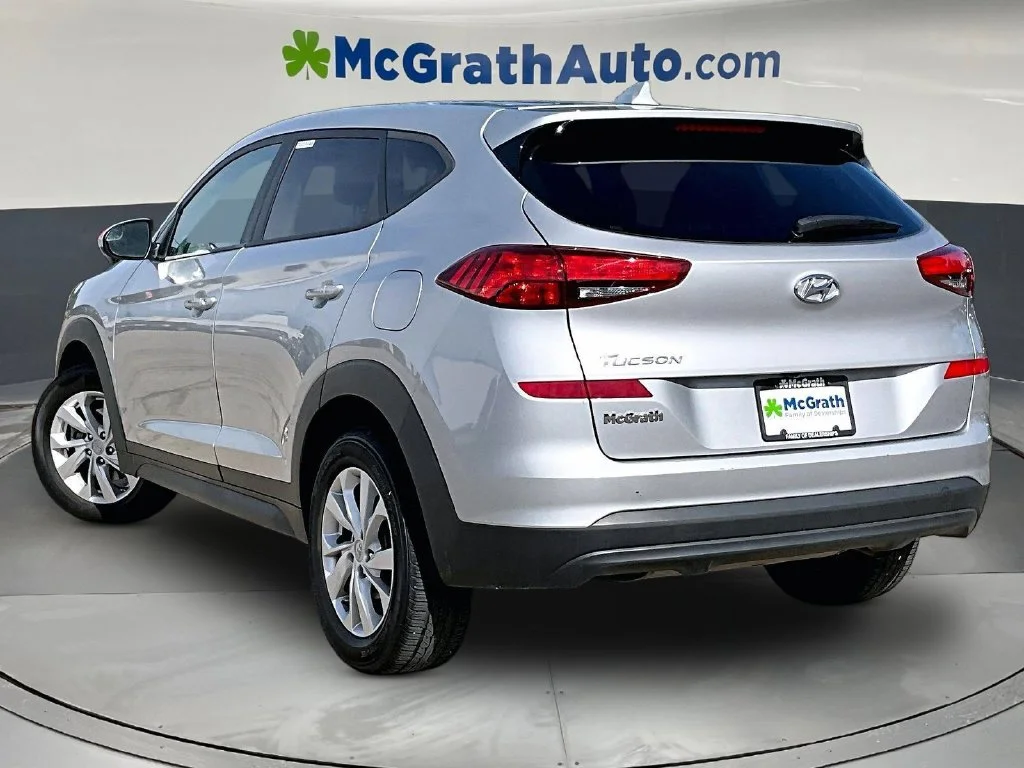 Used 2020 Silver Hyundai SE image 5