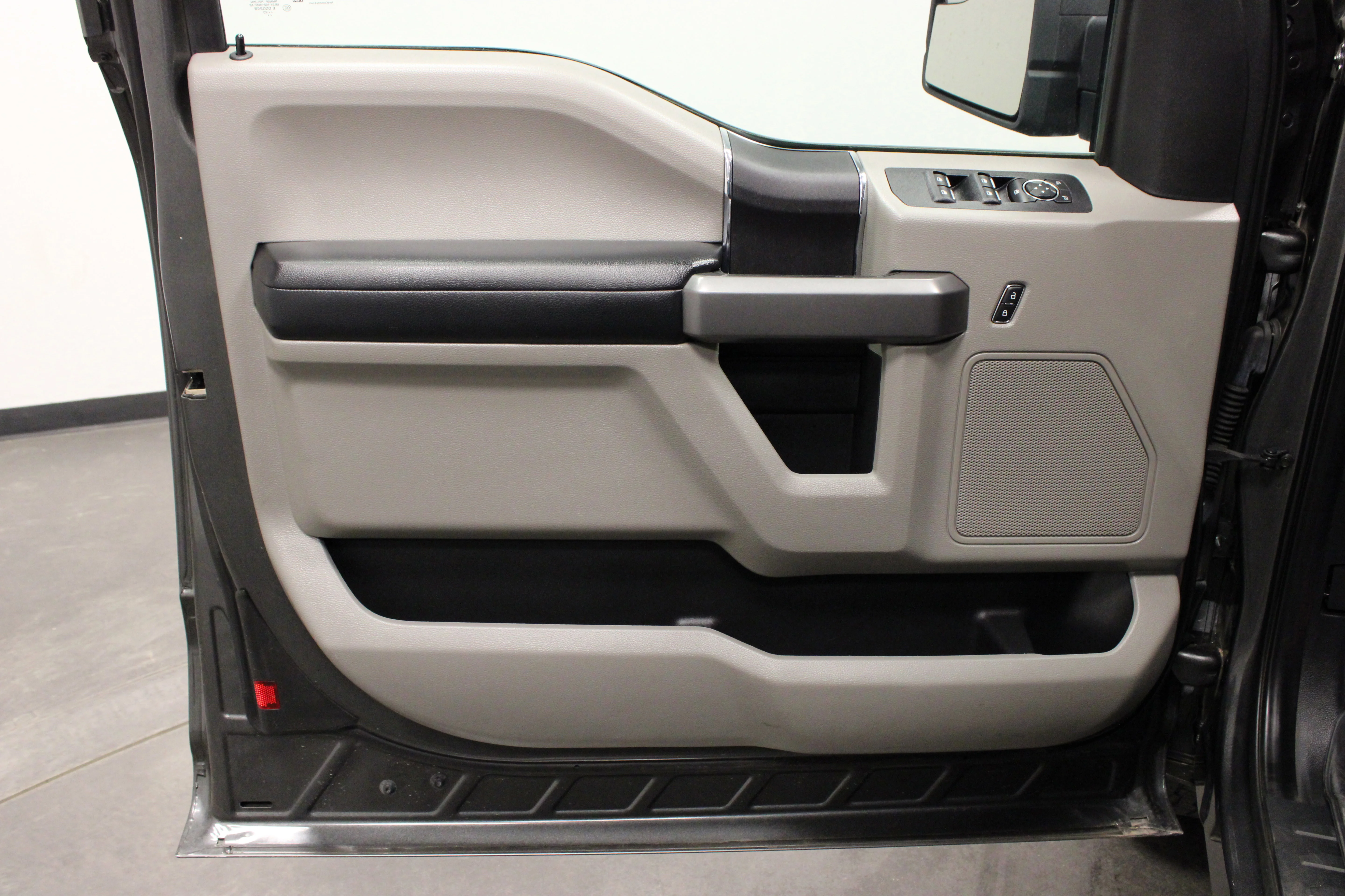 Used 2020 Magnetic Metallic Ford XLT image 11