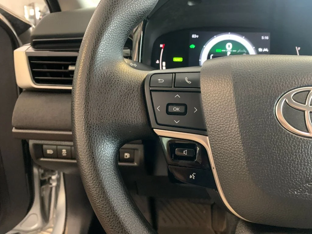 Used 2025 Silver Toyota LE image 27