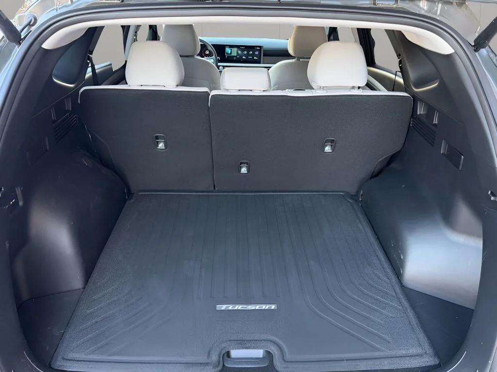 Used 2025 Rockwood Green Hyundai SEL image 19