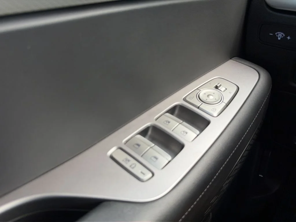 Used 2025 Gray Hyundai SEL image 23