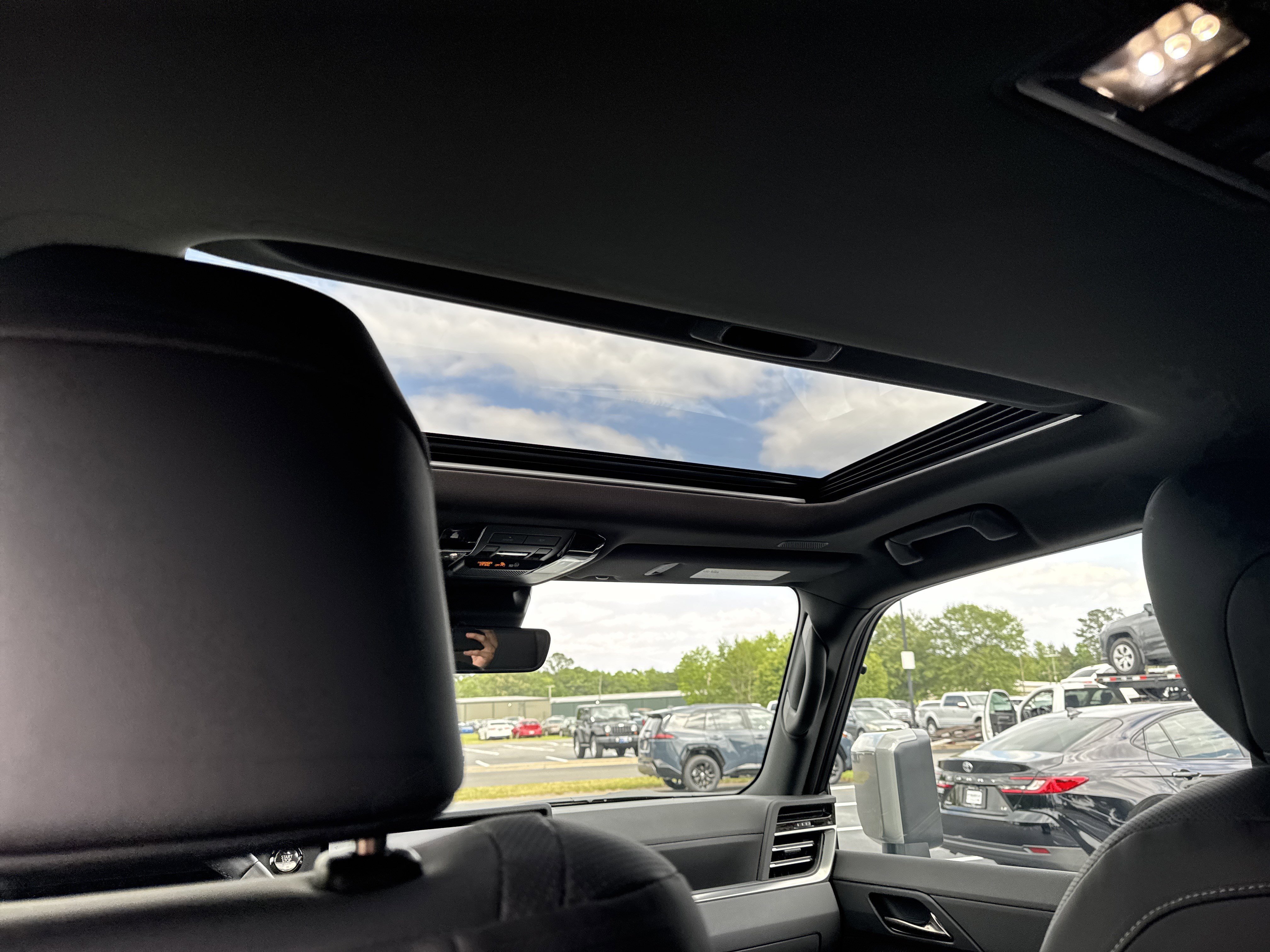 Used 2025 Incognito Lexus 550 Premium+ image 33