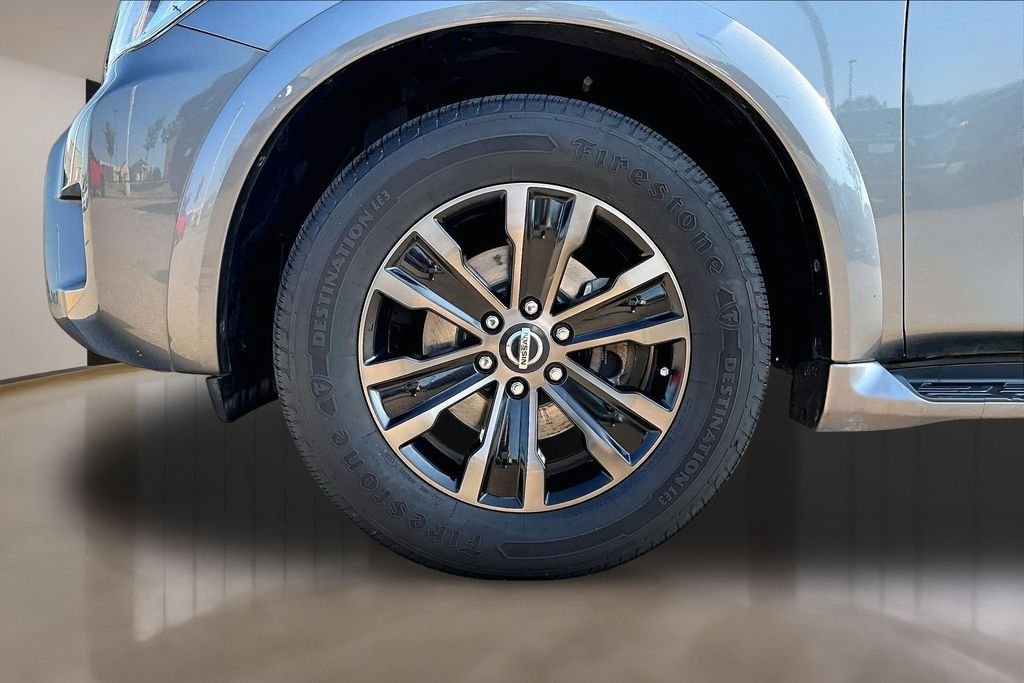 Used 2020 Gray Nissan Platinum image 8