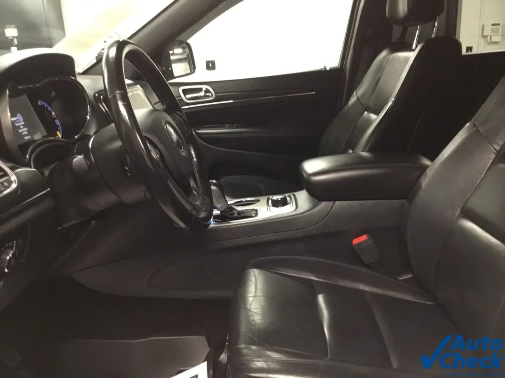 Used 2020 Gray Jeep Limited image 25