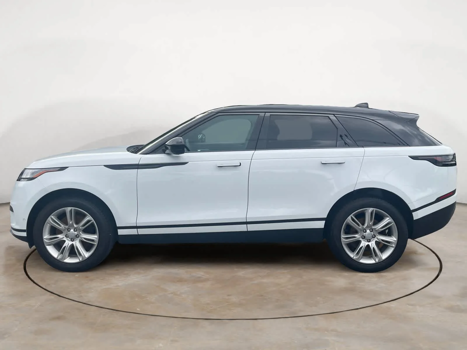 Used 2026 Fuji White Land Rover S image 2
