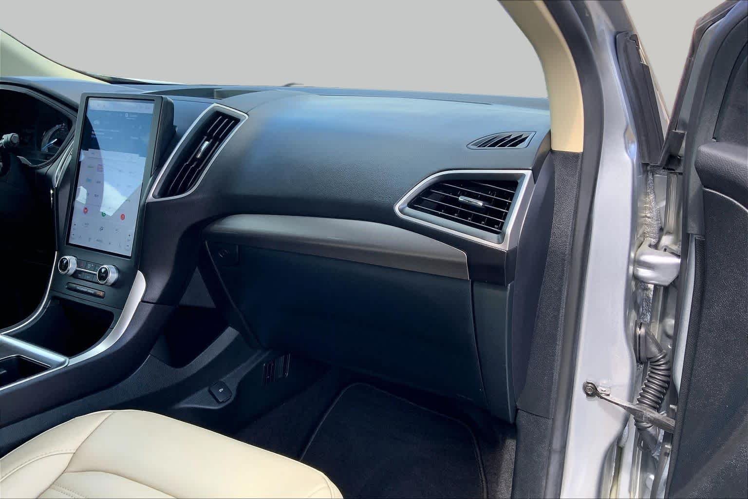 Used 2024 Iconic Silver Ford SEL image 19