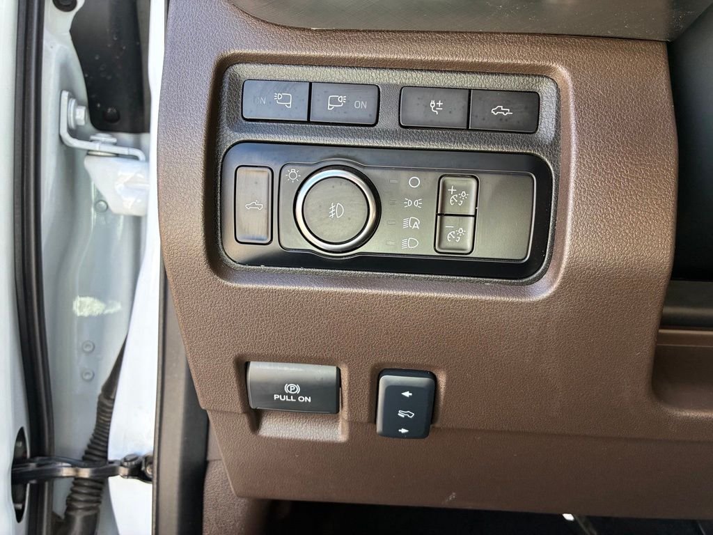 Used 2024  Ford King Ranch image 23
