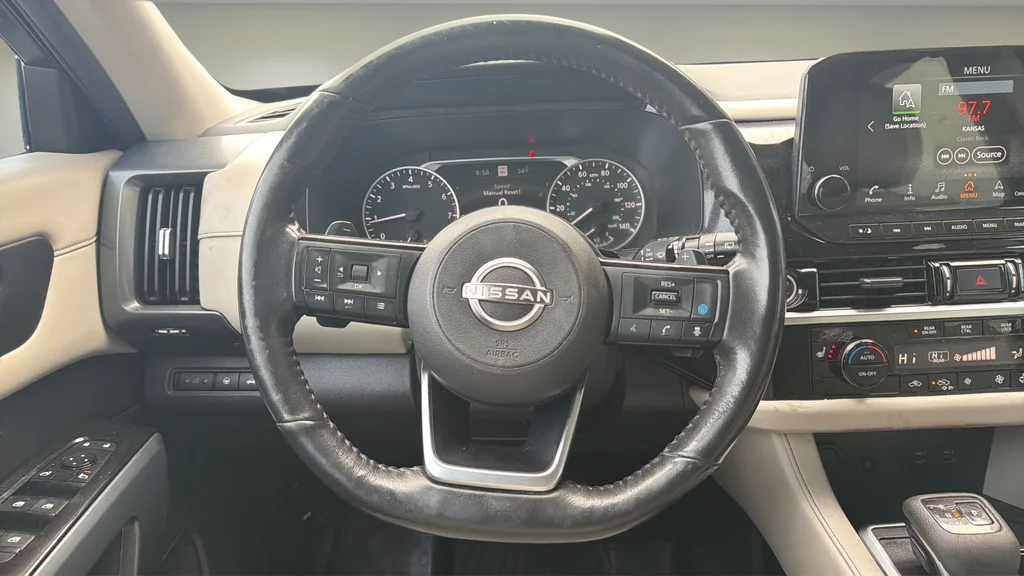 Used 2023 White Nissan SL image 9