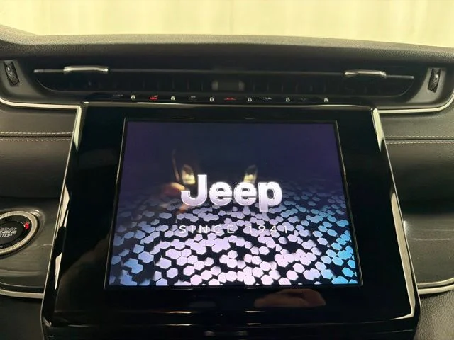 Used 2023 Black Jeep Altitude image 14