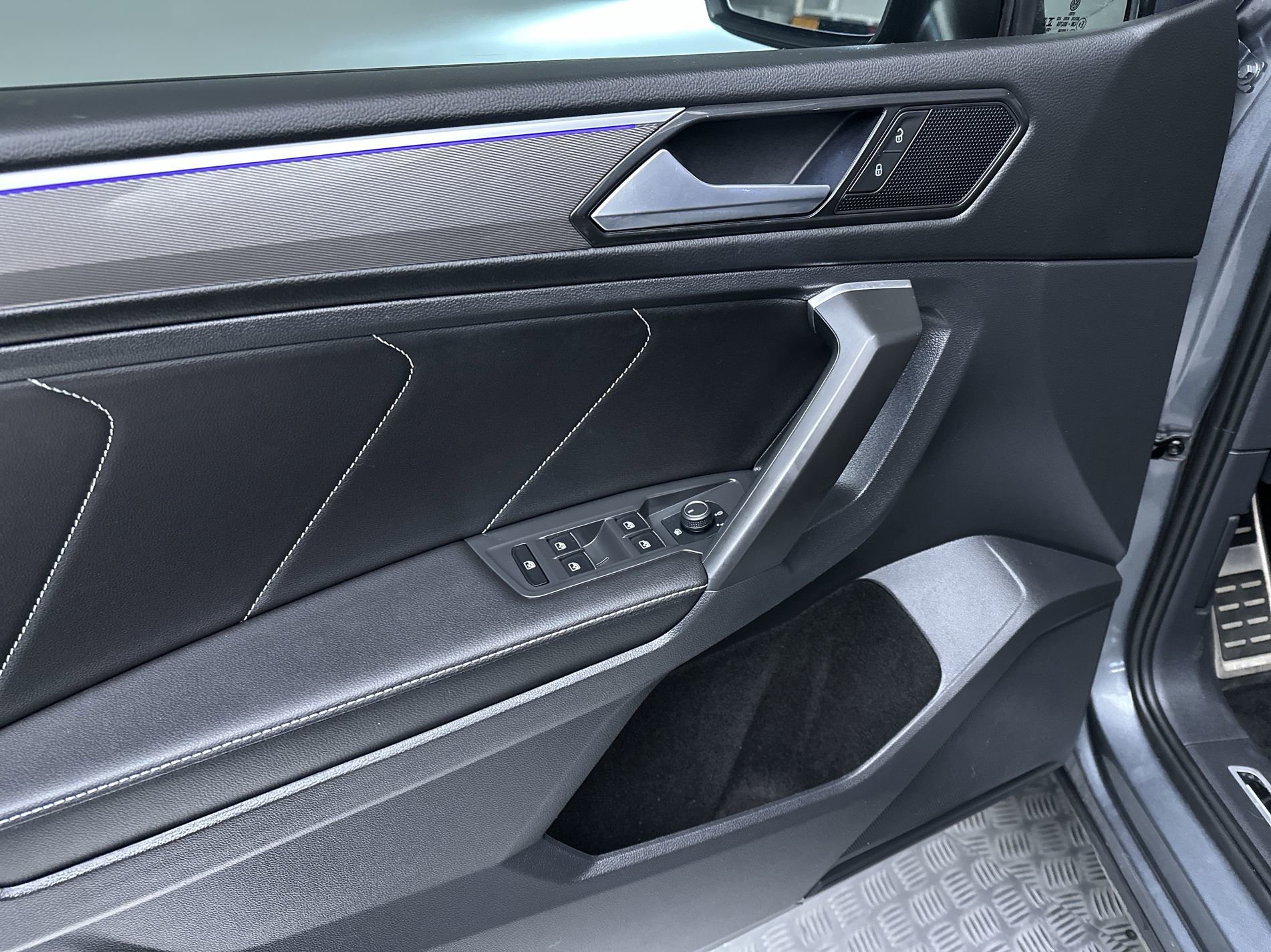 Used 2023 Gray Volkswagen SE R-Line Black image 15