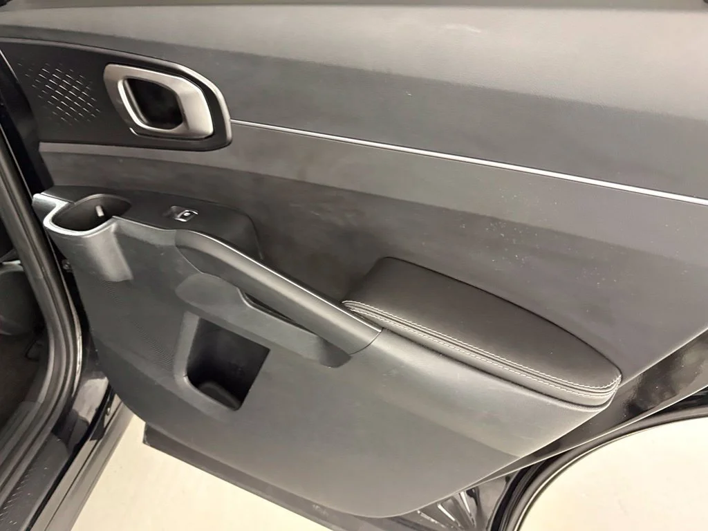 Used 2024 Black Kia S image 41