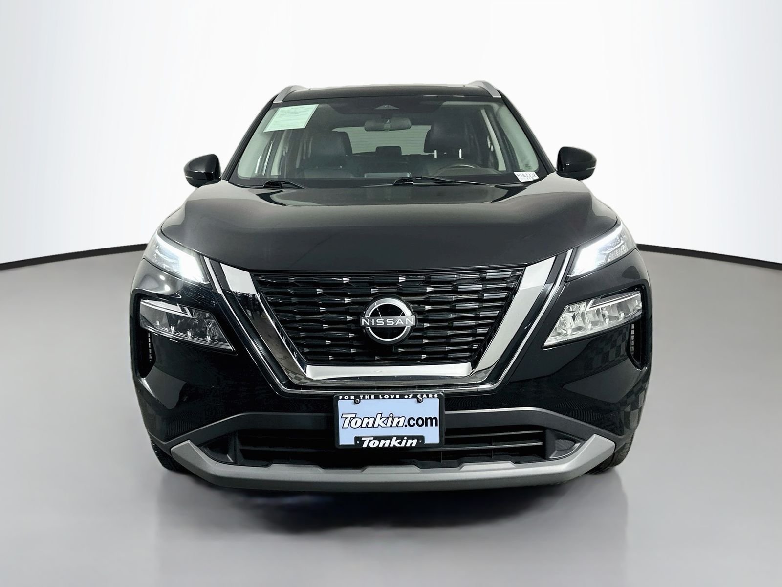 Used 2022 Super Black Nissan SV image 1