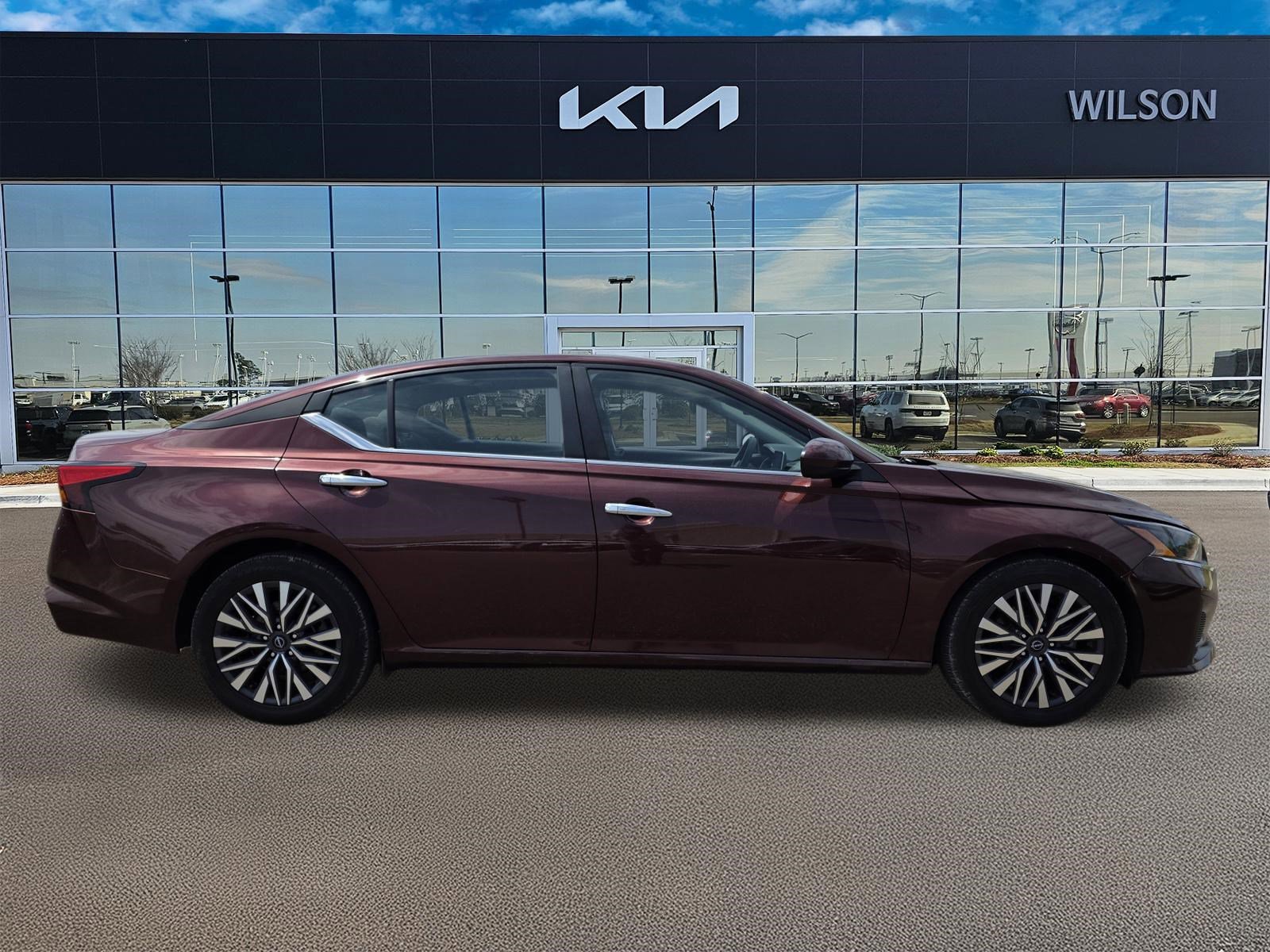 Used 2023 Garnet Pearl Metallic Nissan 2.5 SV image 3