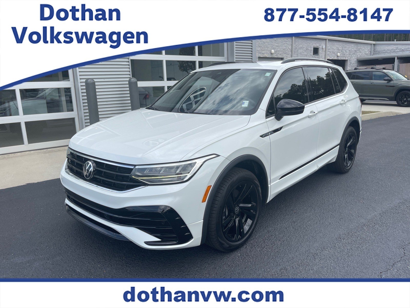 2023 Volkswagen Tiguan 2.0T SE R-Line Black's photo