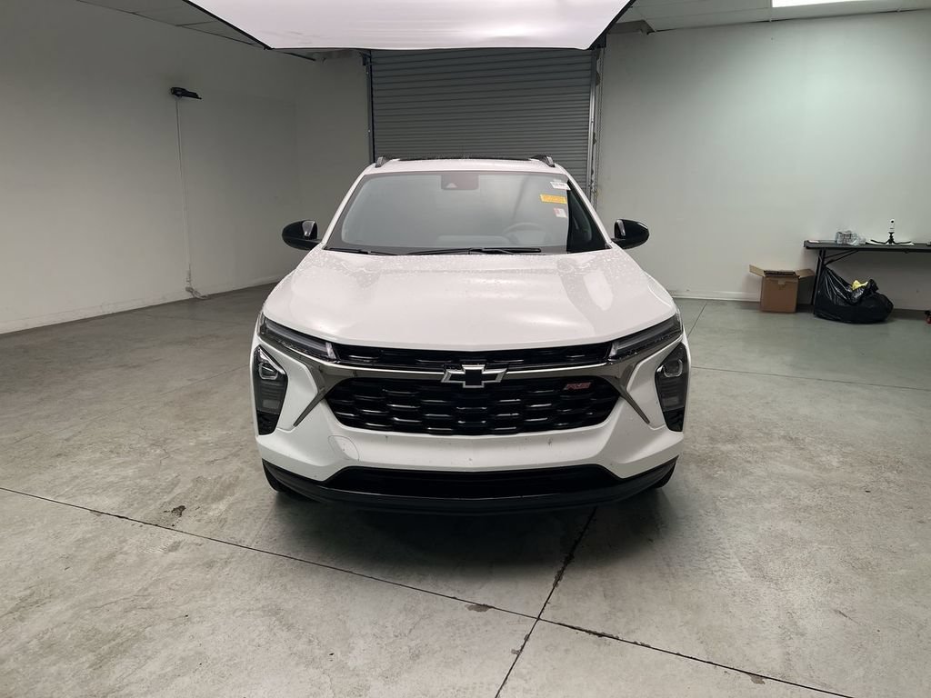 Used 2026 Summit White Chevrolet 2RS image 3