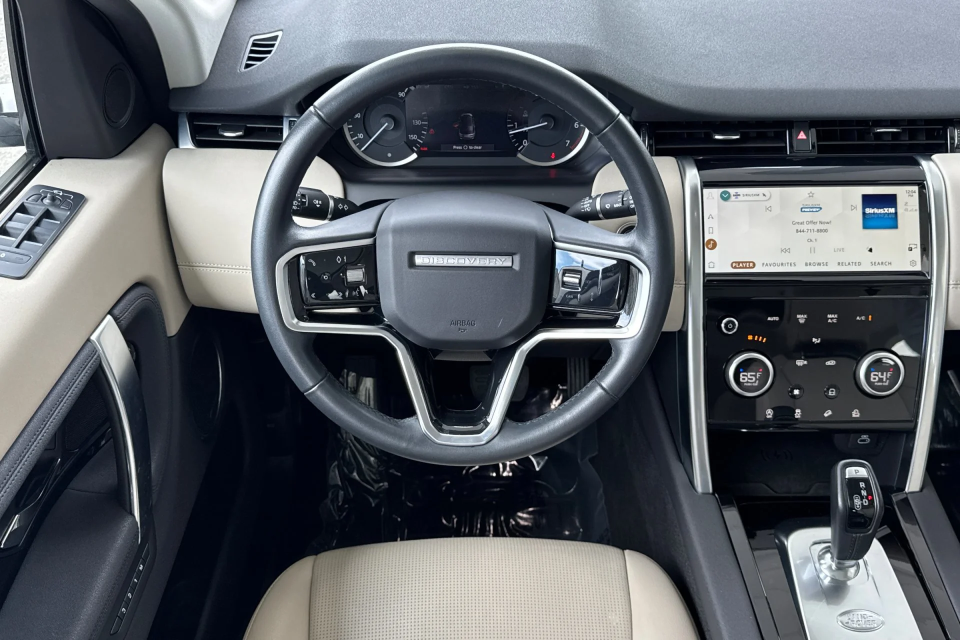 Used 2023 White Land Rover SE image 16