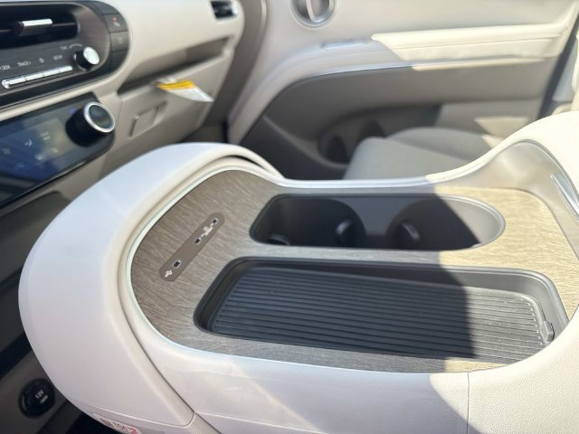 New 2027 Creamy White Pearl Hyundai SE FWD image 24